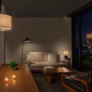One-Bedroom Deluxe King Suite Scenic View